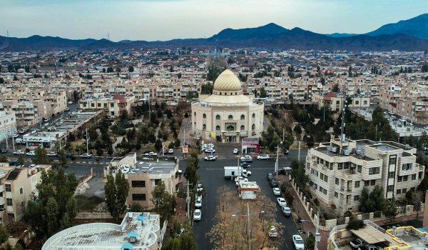 نمای ساختمان آپارتمان در محله نسترن پرند