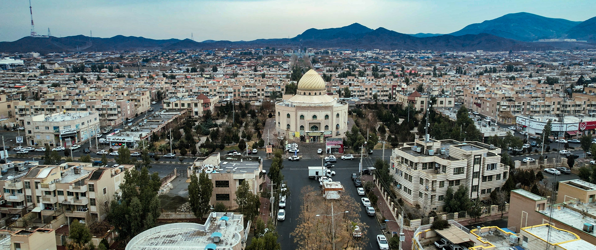 نمای ساختمان آپارتمان در محله نسترن پرند